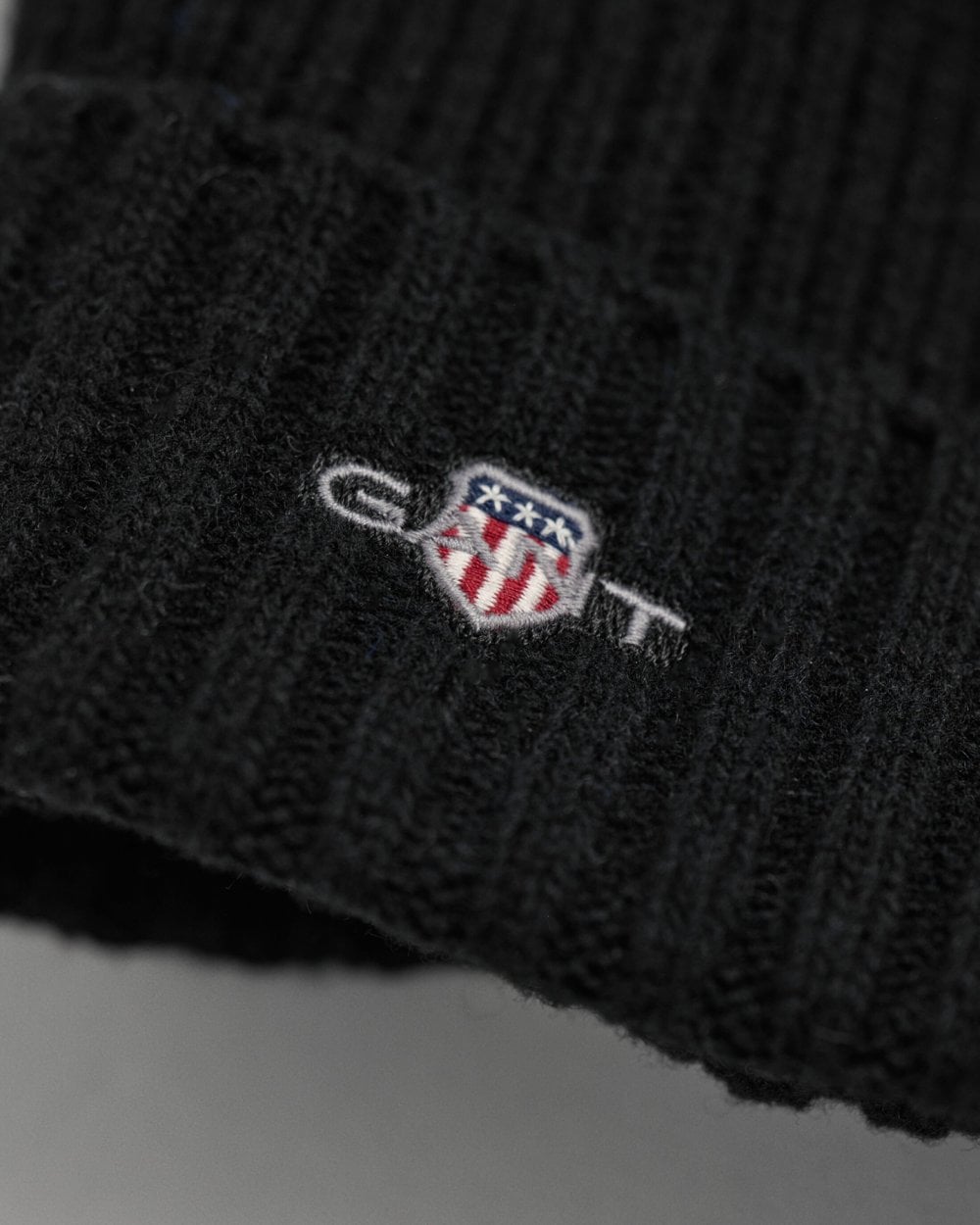 GANT Unisex Shield Wool Beanie - 5 Black