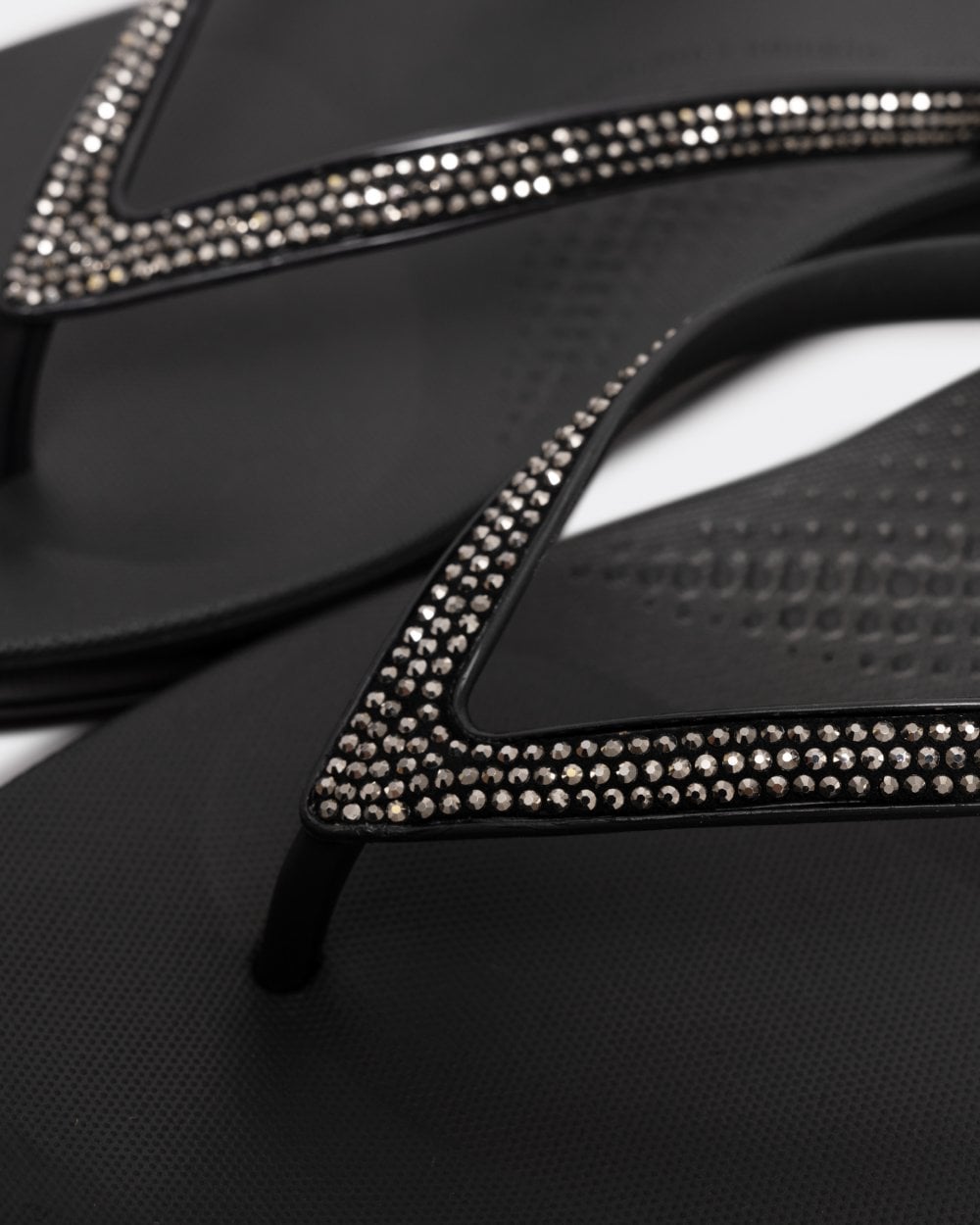 Fitflop IQushion Sparkle Womens Flip-Flop - Black 001