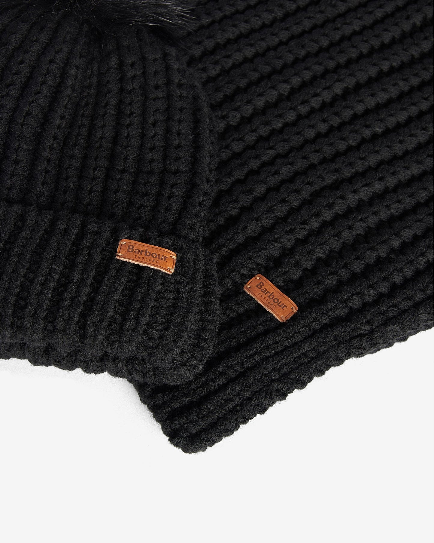 Barbour Saltburn Beanie & Scarf Gift Set - Black