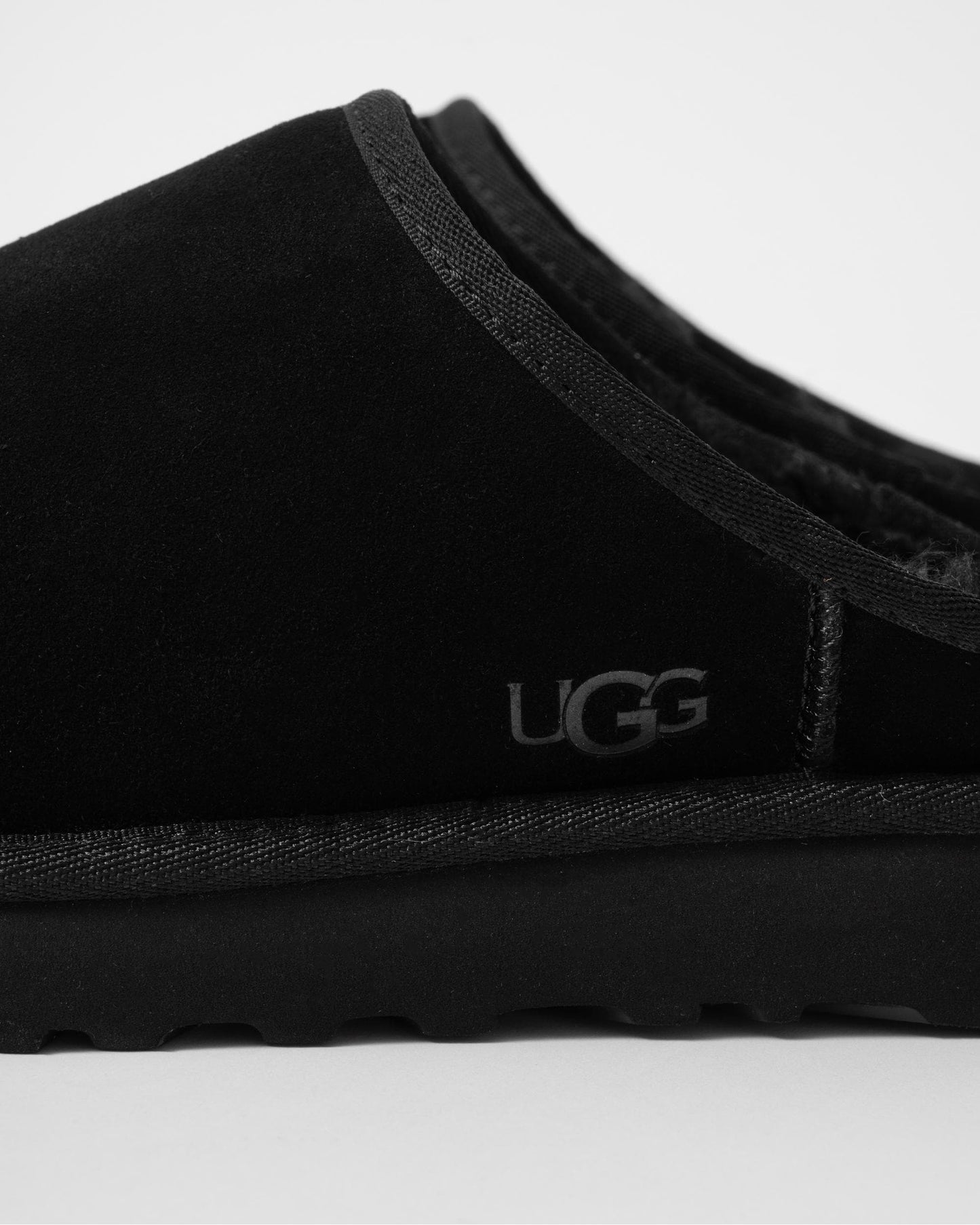 UGG Mens Classic Slip On - Black