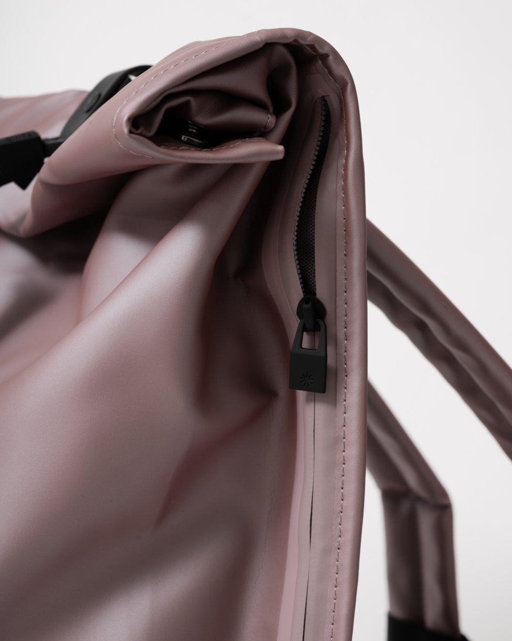 Rains Unisex Rolltop Rucksack - 37 Muse