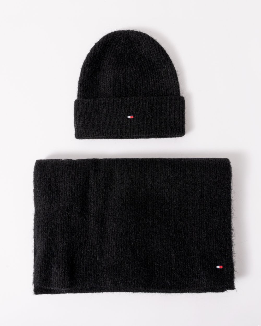 Tommy Hilfiger Essential Flag Fuzzy Womens Beanie & Scarf Gift Set - Black