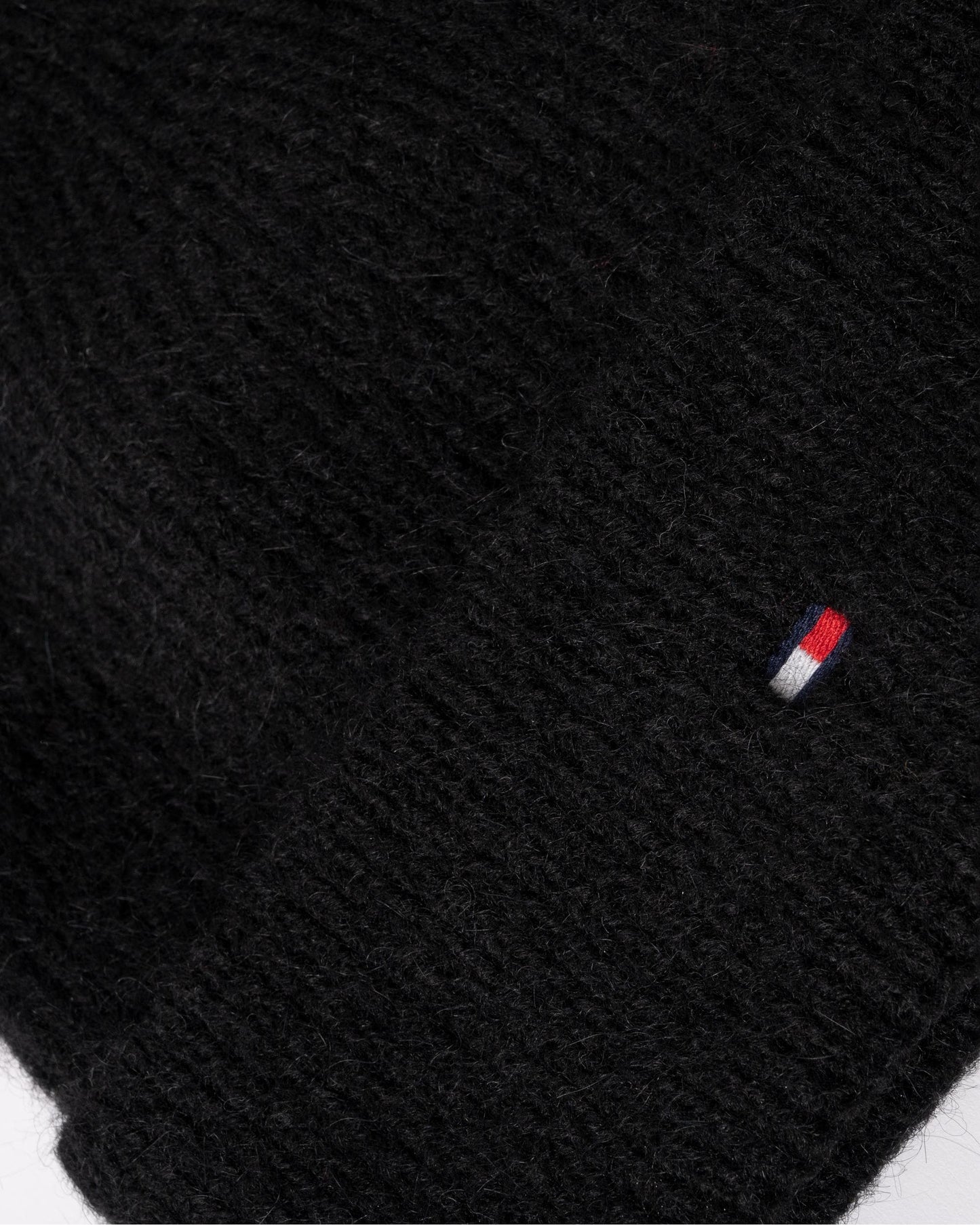 Tommy Hilfiger Essential Flag Fuzzy Womens Beanie & Scarf Gift Set - Black