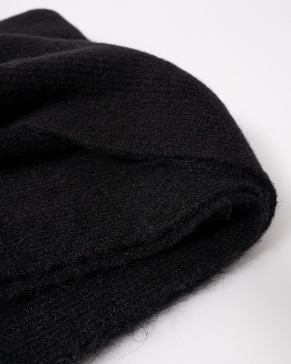 Tommy Hilfiger Essential Flag Fuzzy Womens Beanie & Scarf Gift Set - Black