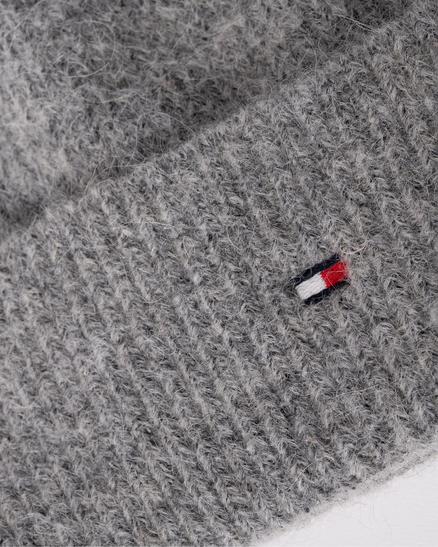 Tommy Hilfiger Essential Flag Fuzzy Womens Beanie & Scarf Gift Set - Mid Grey Melange