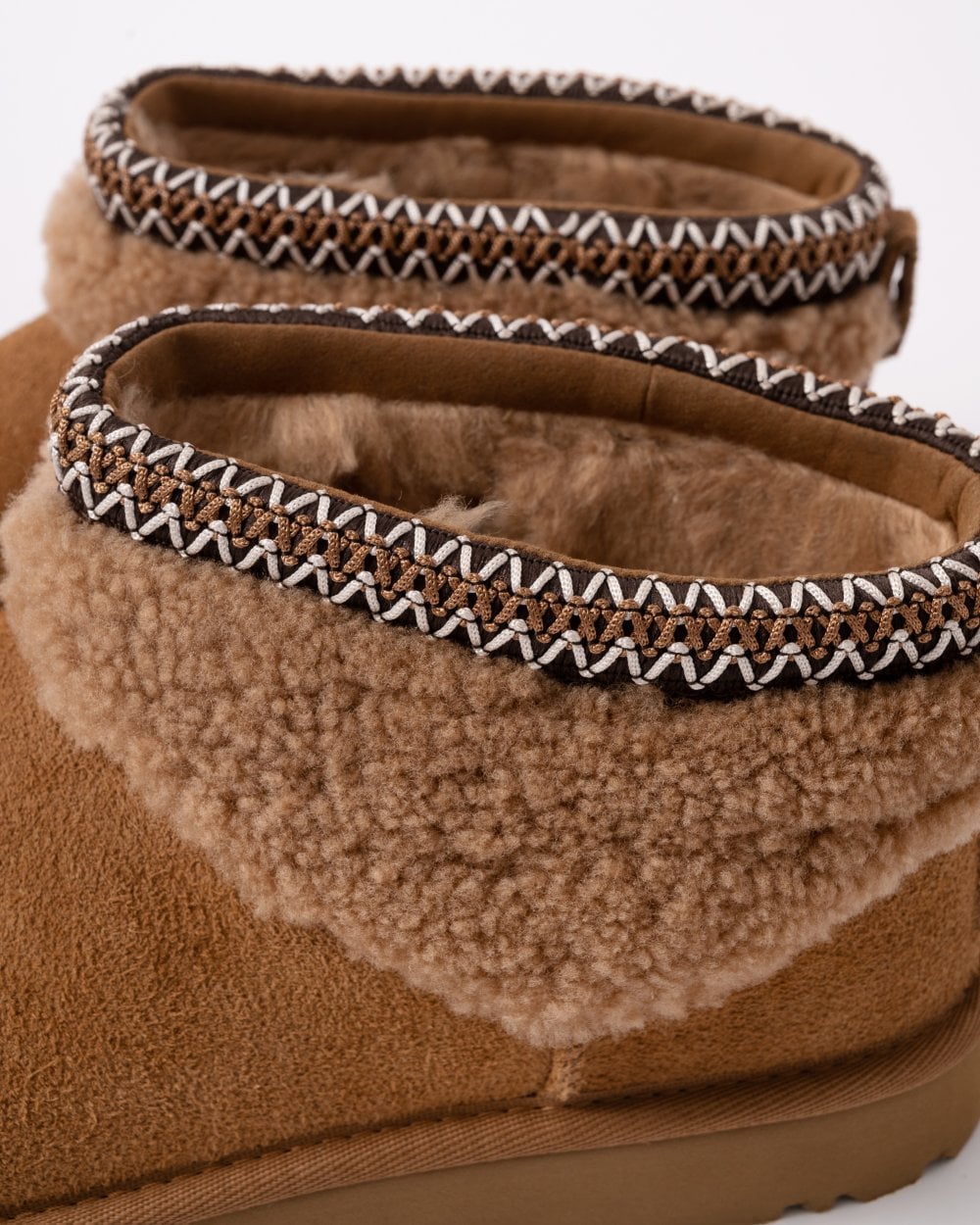 UGG Womens Classic Ultra Mini Maxi Curly Boots - Chestnut