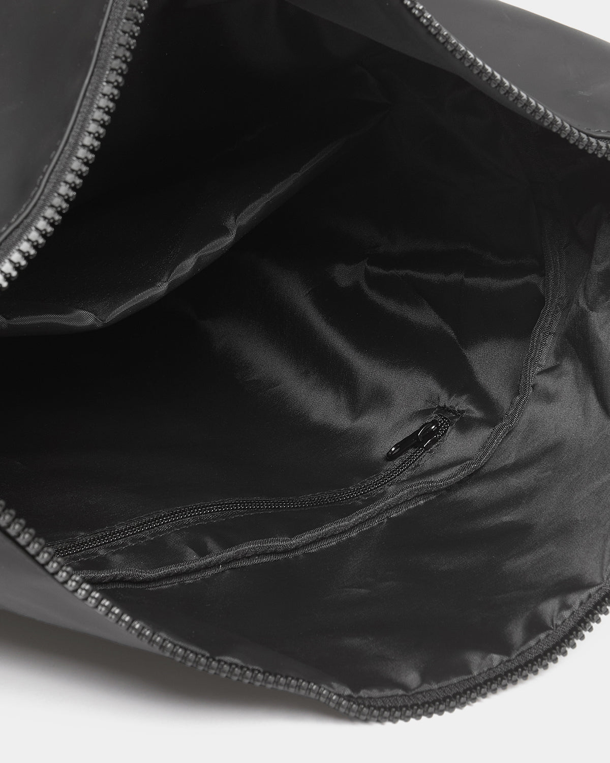 Lyle & Scott Weather Resistant Roll Top Bag - Z865 Jet Black