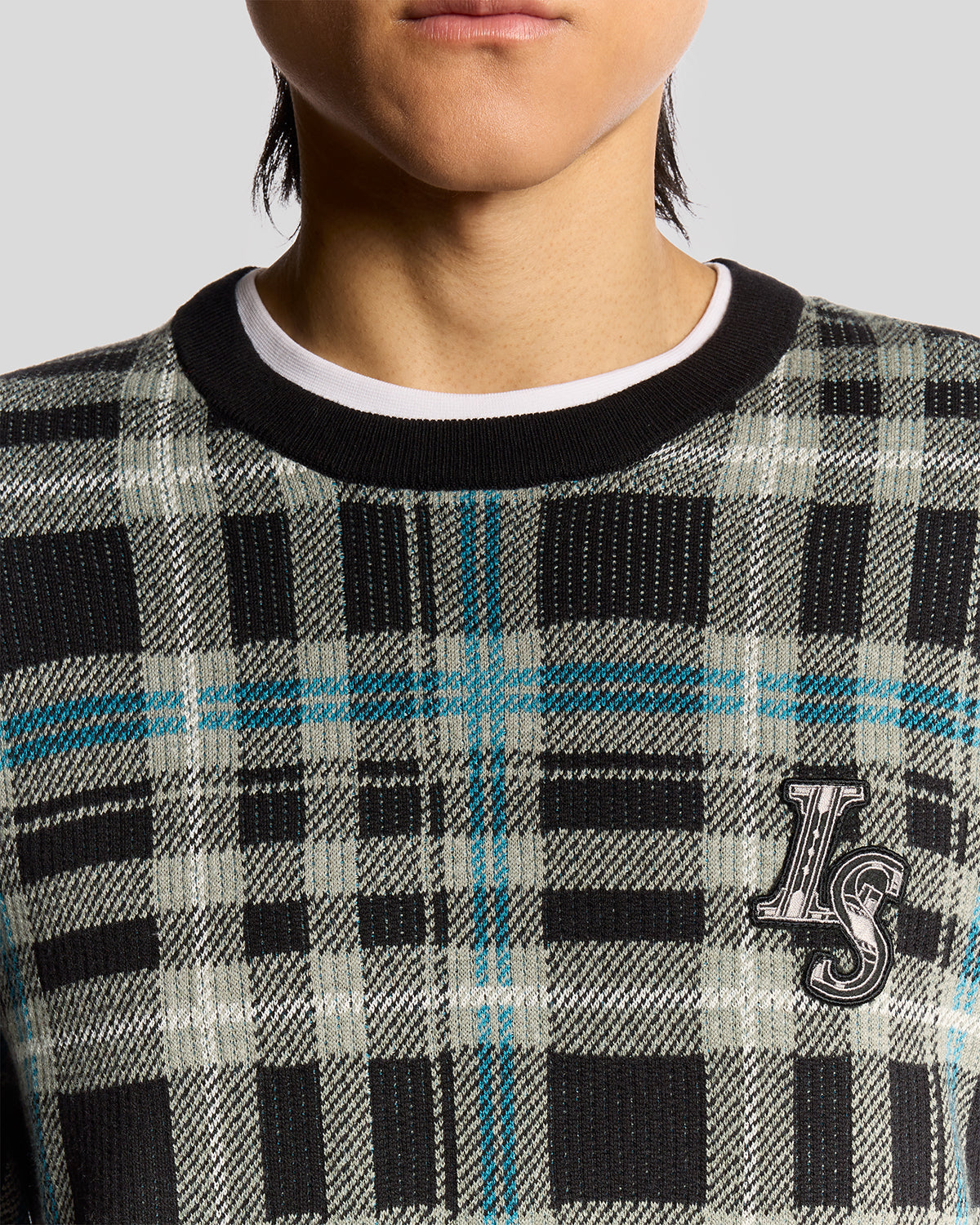 Lyle & Scott Ribbed Jacquard Tartan Crew Neck - X977 Jet Black/Mid Grey Marl