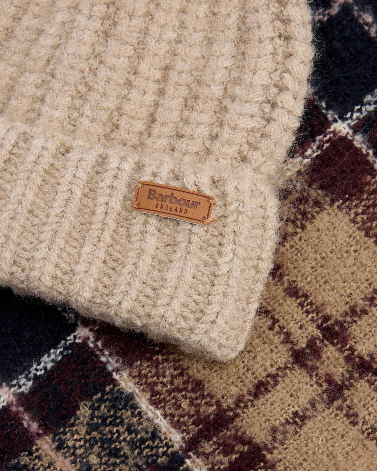 Barbour Saltburn Beanie & Tartan Scarf Set - Gardenia Tartan