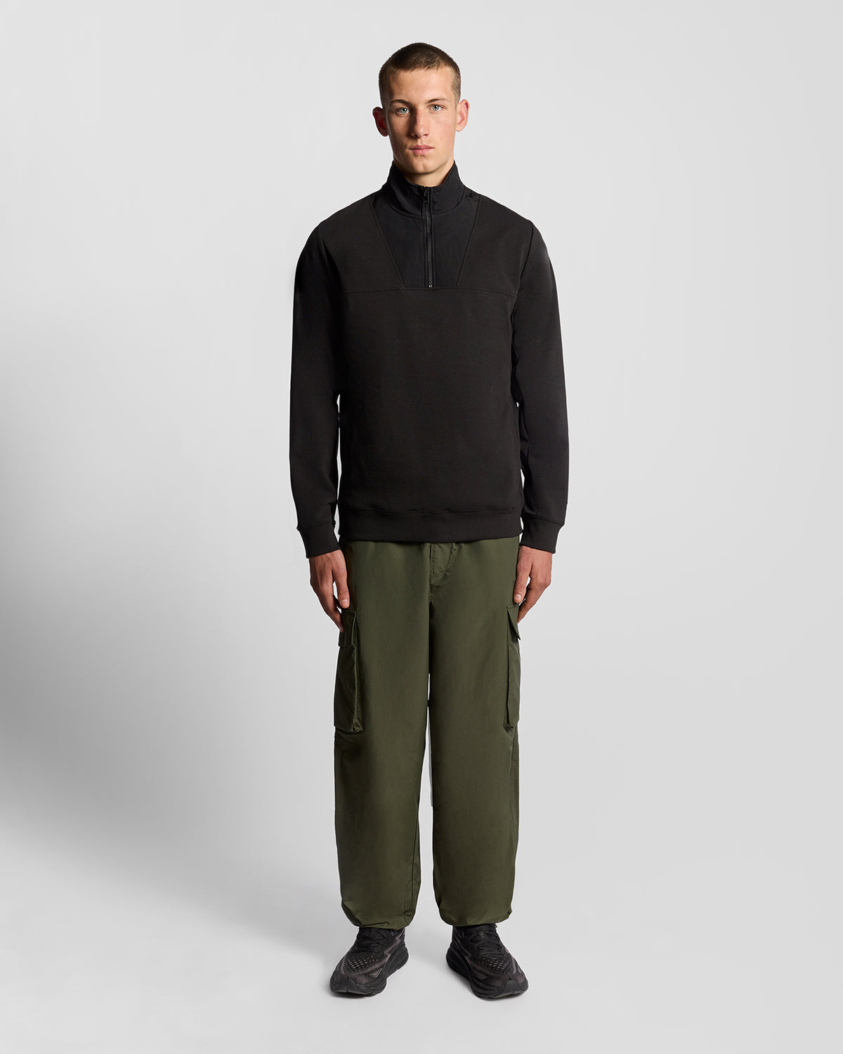 Lyle & Scott Panelled Hybrid Quarter Zip - X002 Black Ice