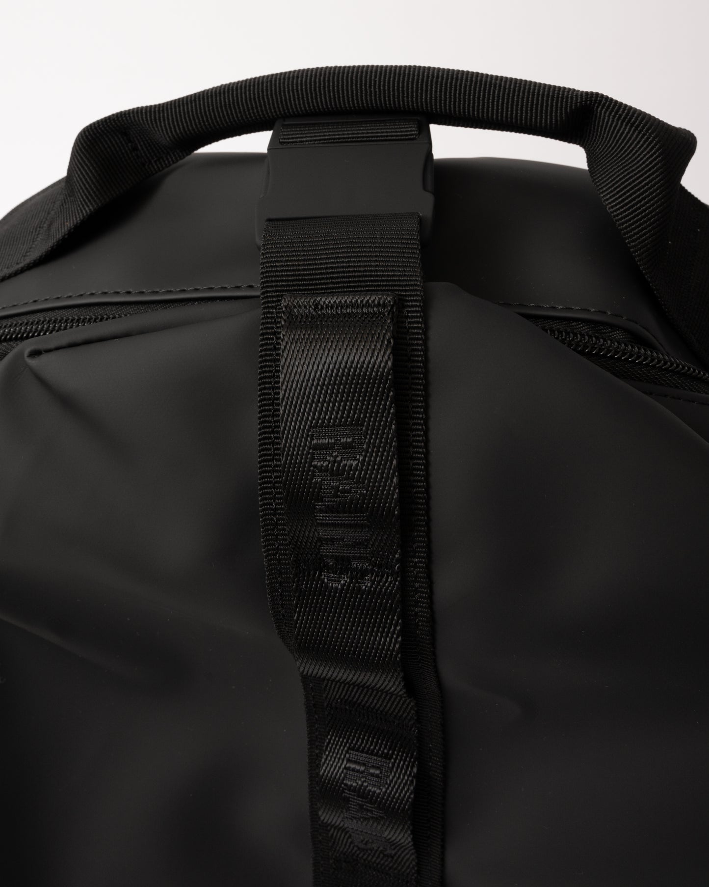 Rains Trail Clip Front Backpack - 01 Black