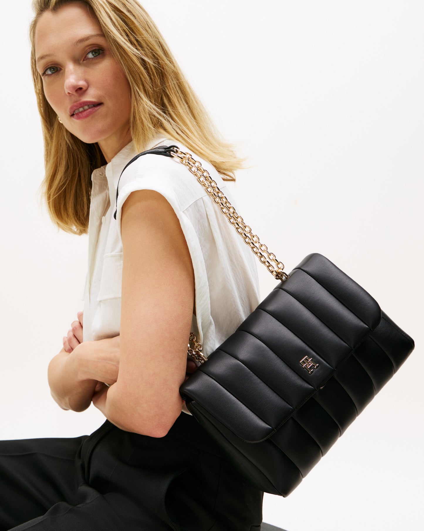 Tommy Hilfiger TH Grace Womens Medium Crossover Purse - Black