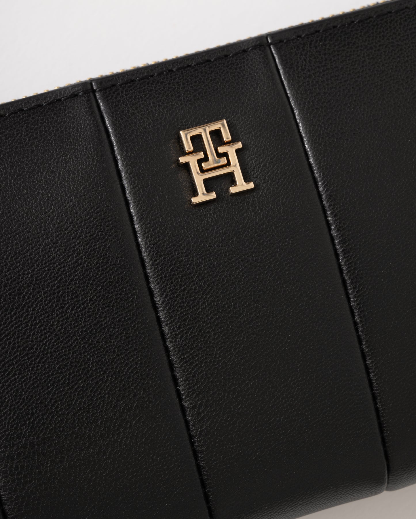 Tommy Hilfiger TH Icon Large Zip-Around Womens Quilted Wallet - Black