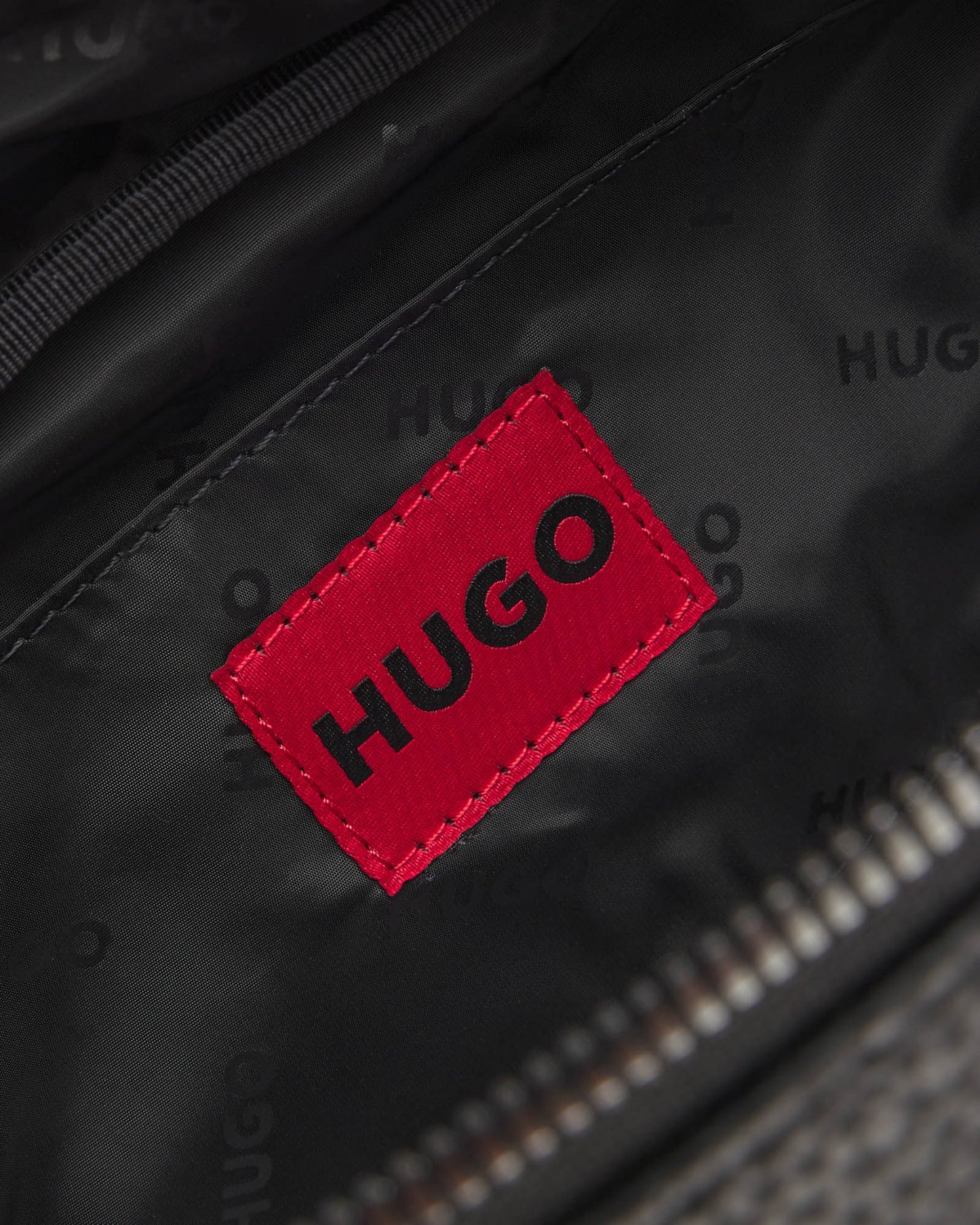 HUGO Quantic Mens Grained Faux Leather Washbag with Stacked-Logo- Black 001