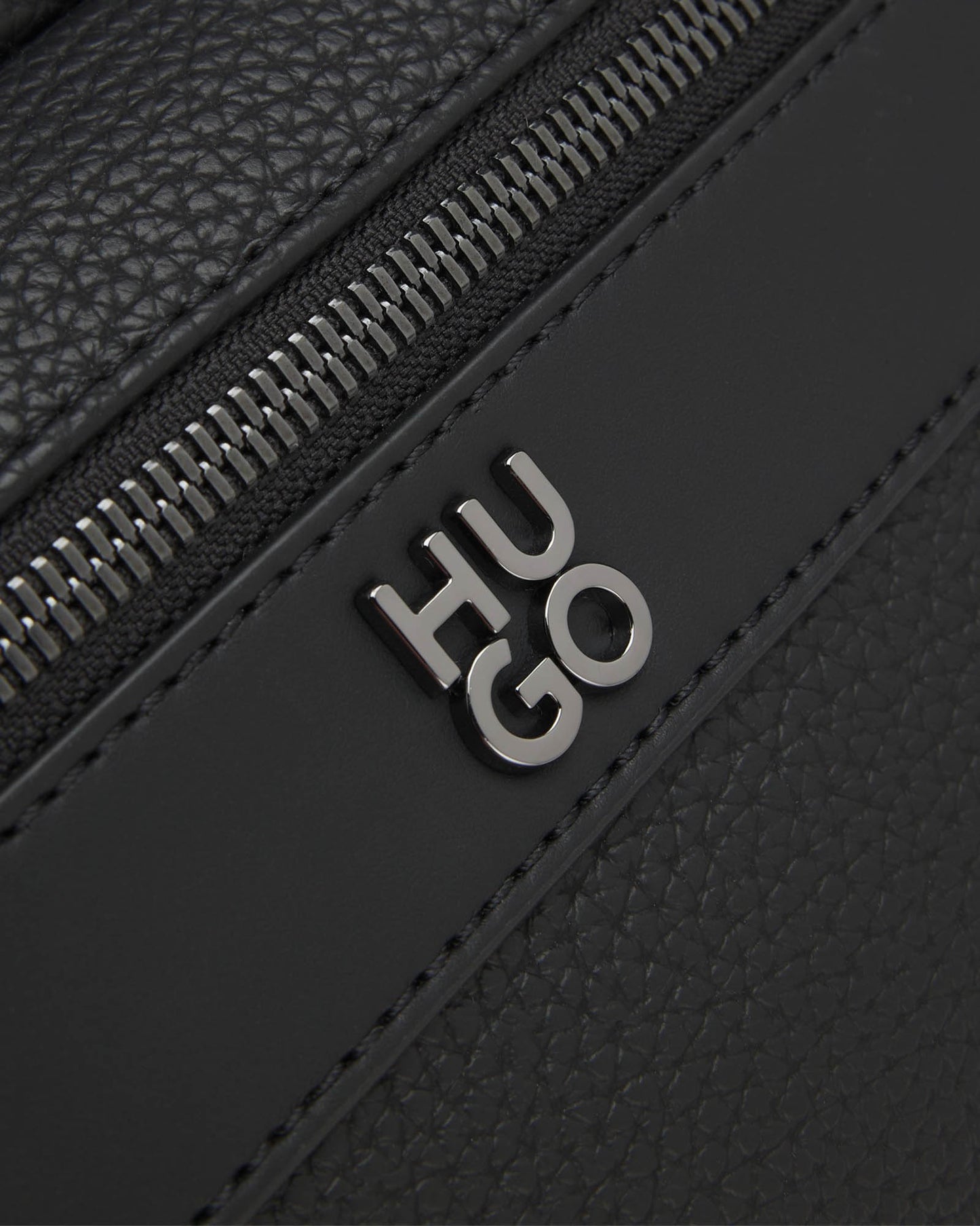 HUGO Quantic Mens Grained Faux Leather Washbag with Stacked-Logo- Black 001