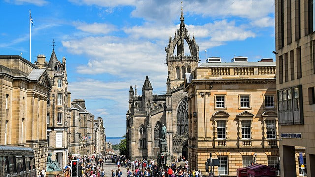 When is the Edinburgh Festival and What Should I Wear?