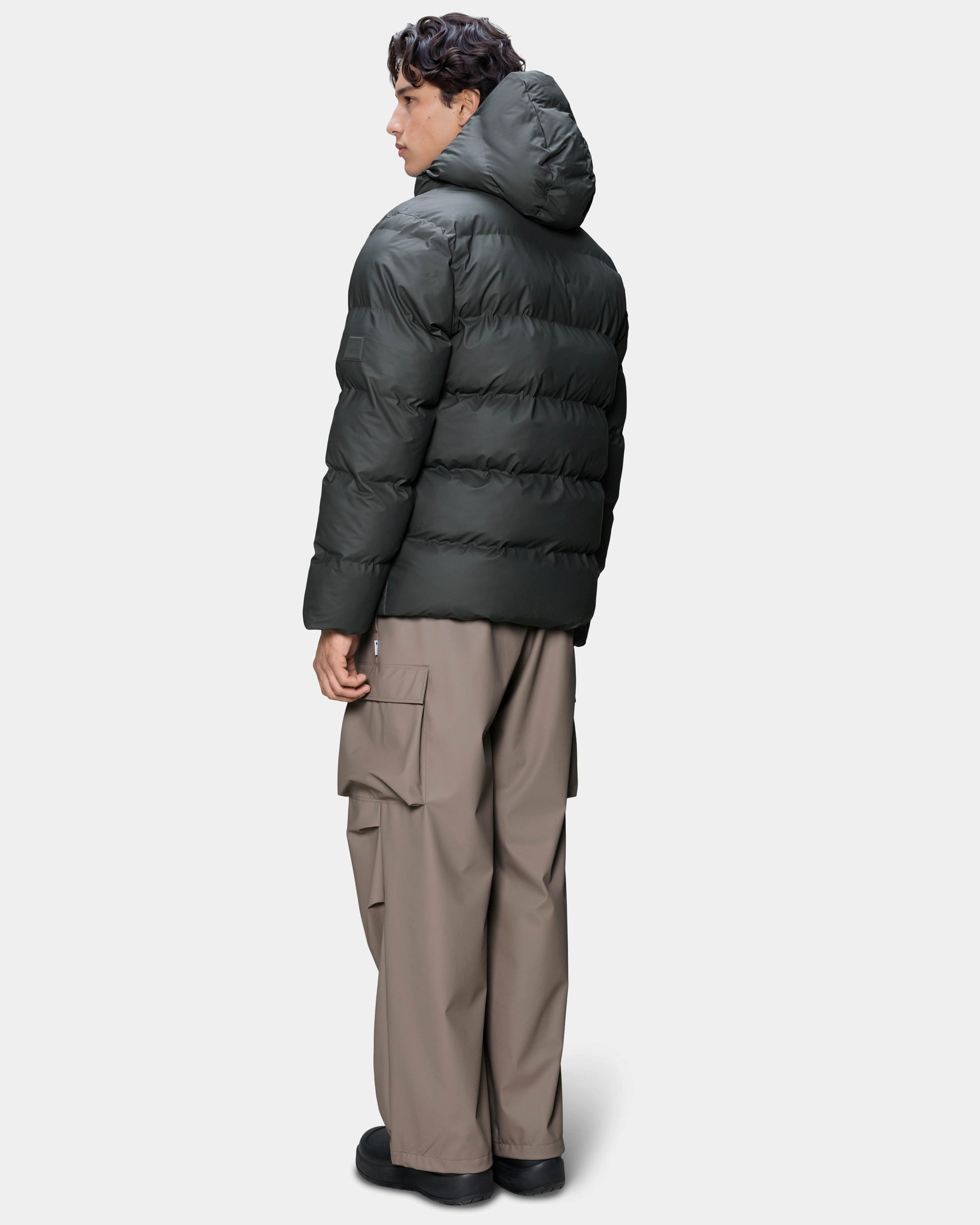 Rains Alta Unisex Puffer Jacket - 153 Dark Grey, full length man black