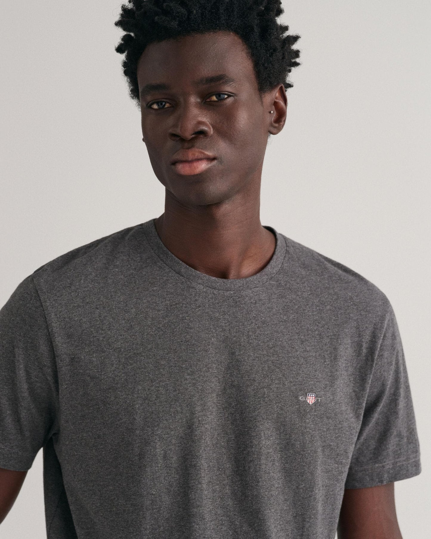 GANT Mens Regular Fit Short Sleeve Shield Logo T-Shirt - 95 Anthracite Melange