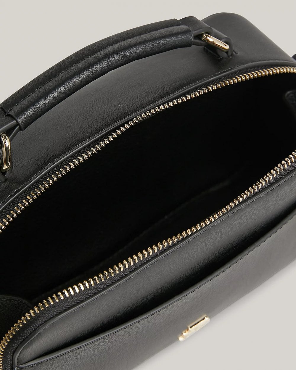 Tommy Hilfiger Iconic Womens Tommy Camera Bag