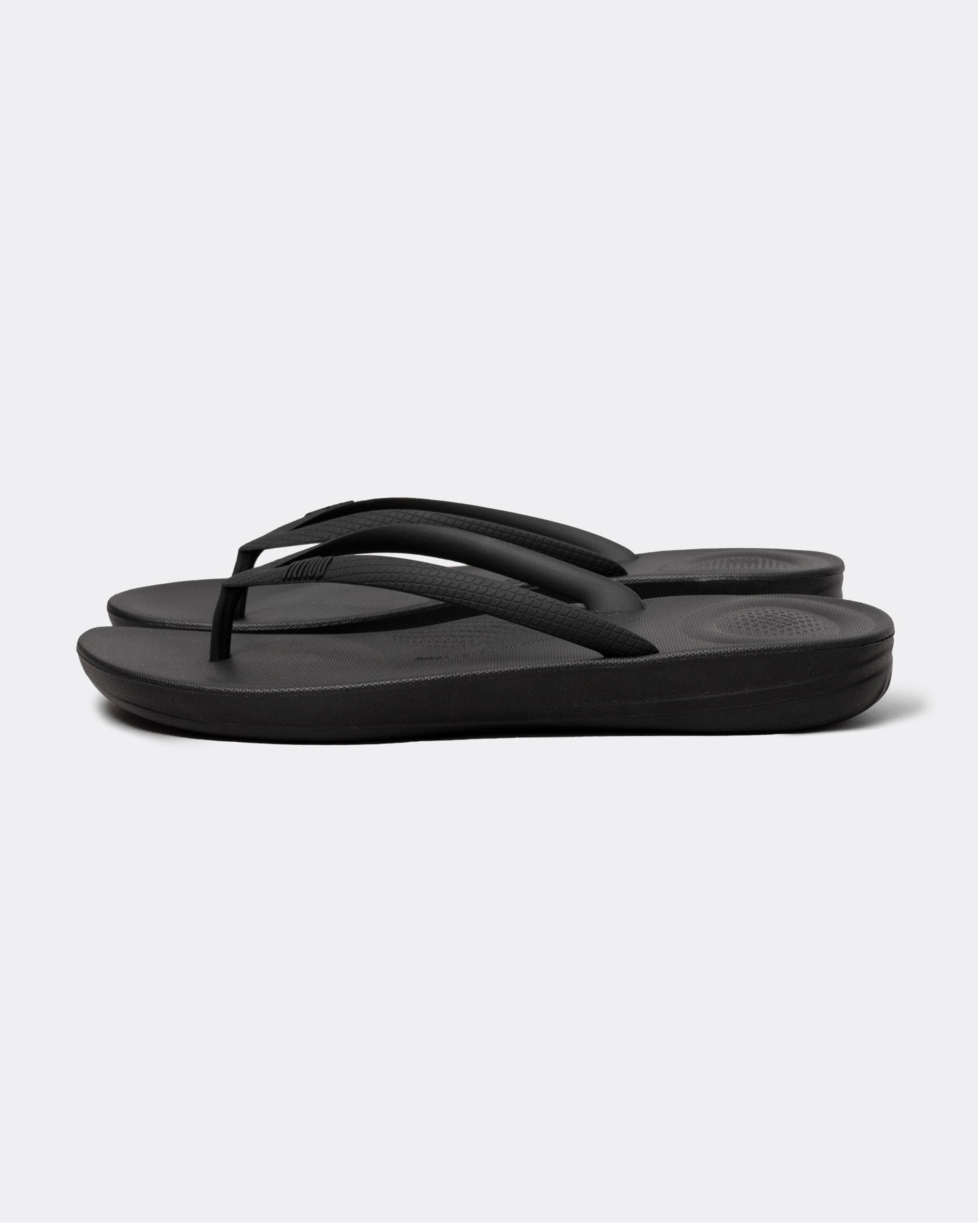 Fitflop Iqushion Womens Ergonomic Flip-Flops - All Black 090 - CHO - Designer Womens Sandals