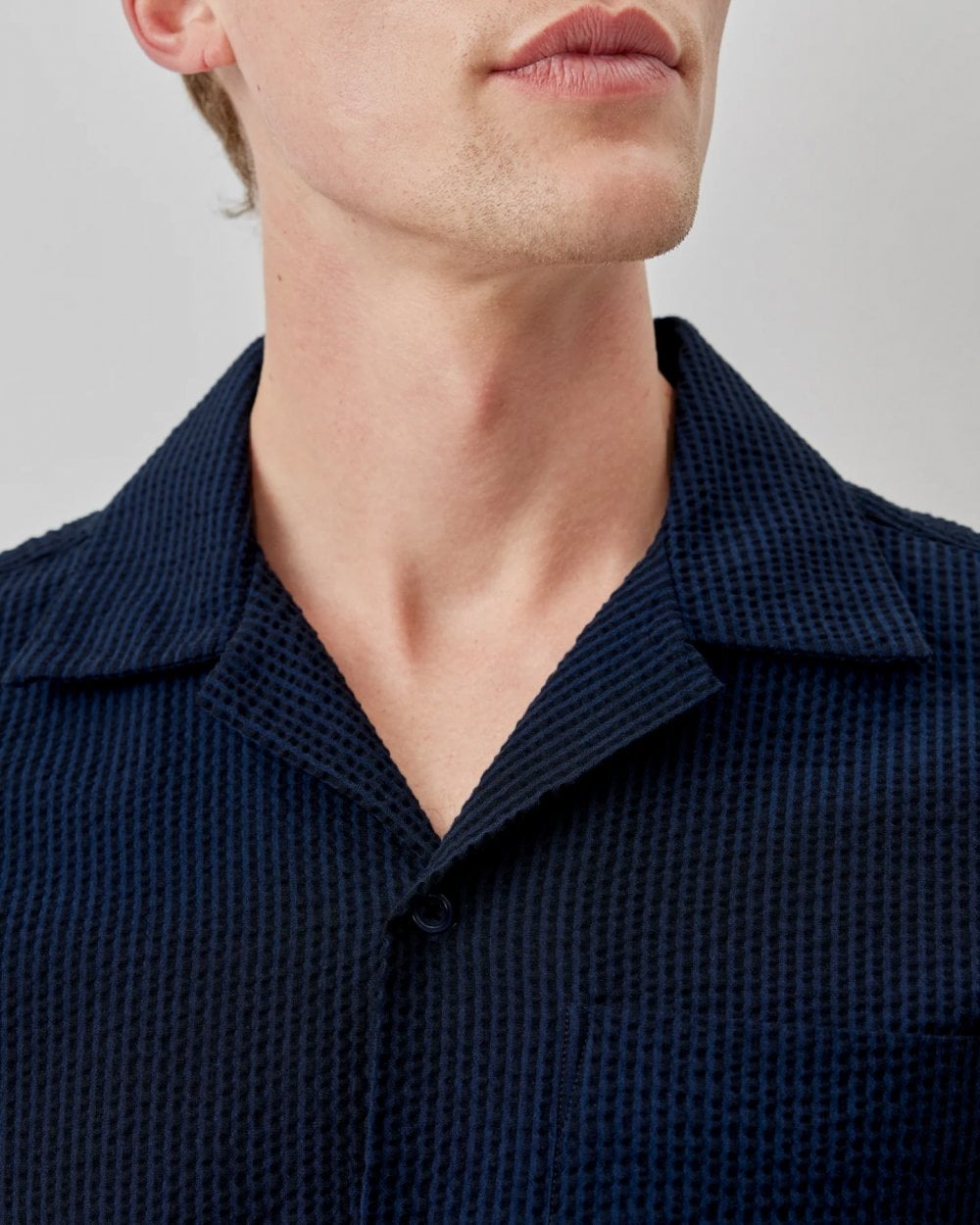 Oliver Sweeney Ravenshead Mens Cotton Seersucker Short Sleeved Shirt - Midnight Stripe