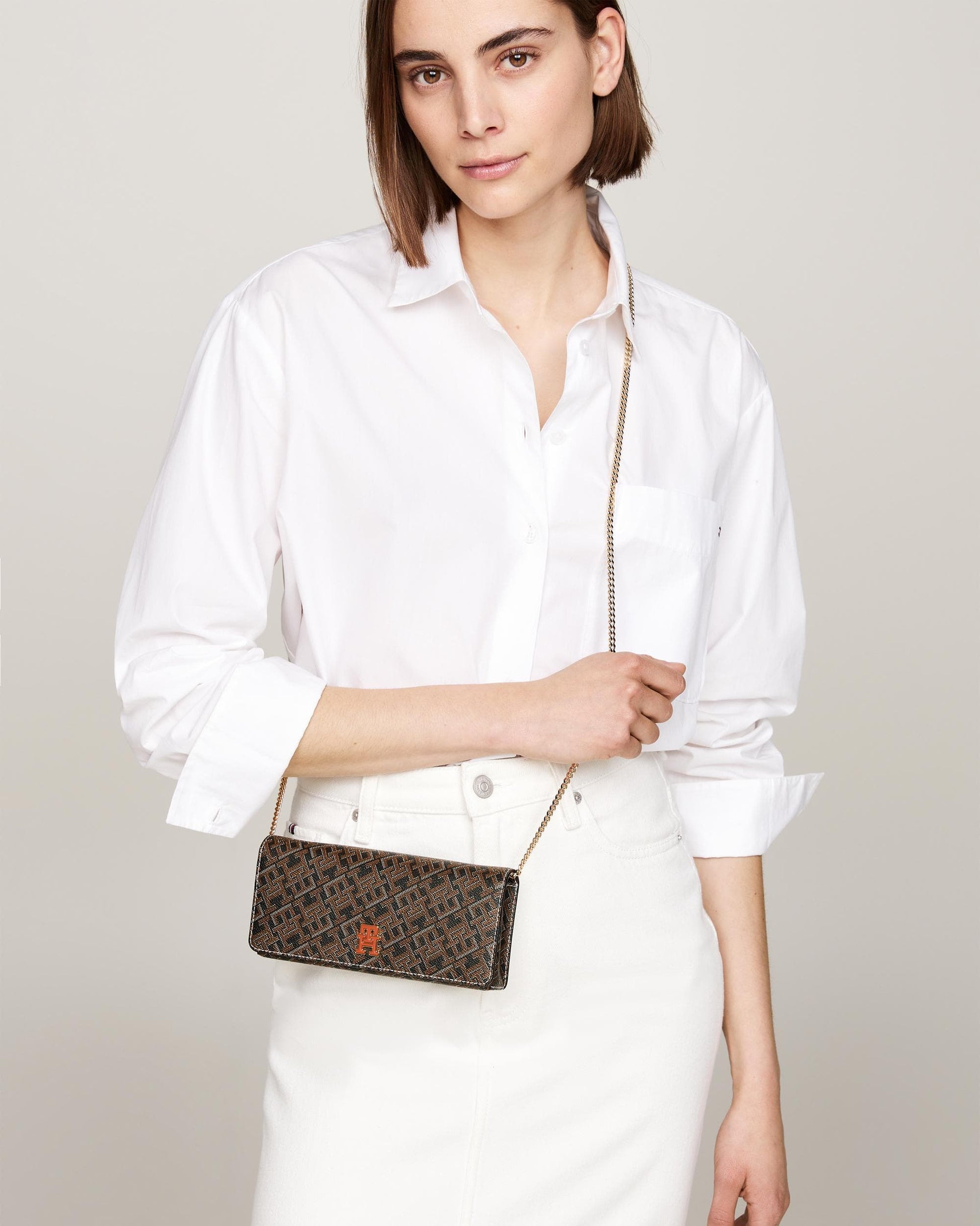 Tommy Hilfiger TH Monoplay Womens Large Flap Purse With Chain