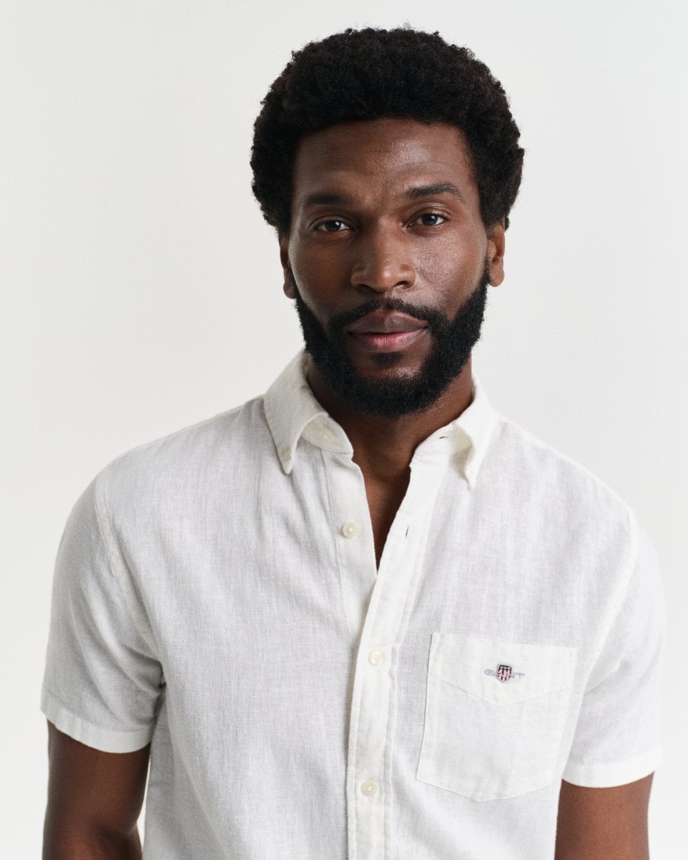 GANT Mens Regular Fit Cotton Linen Short Sleeve Shirt with Embroidered Shield - 110 White