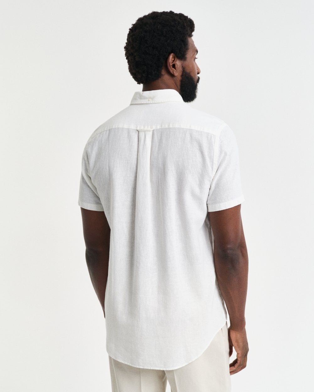 GANT Mens Regular Fit Cotton Linen Short Sleeve Shirt with Embroidered Shield - 110 White