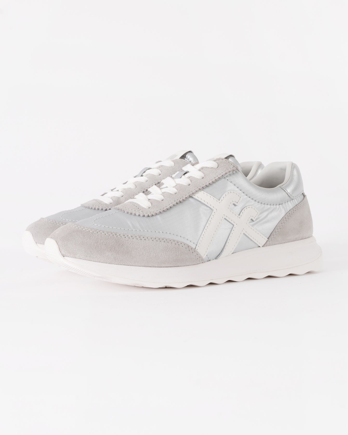 FitFlop Womens Retro-Q FF Metallic-Fabric/Suede Trainers - Silver/Urban White E11 | CHO | Designer Womens Trainers
