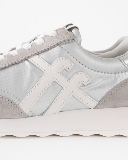FitFlop Womens Retro-Q FF Metallic-Fabric/Suede Trainers - Silver/Urban White E11 | CHO | Designer Womens Trainers