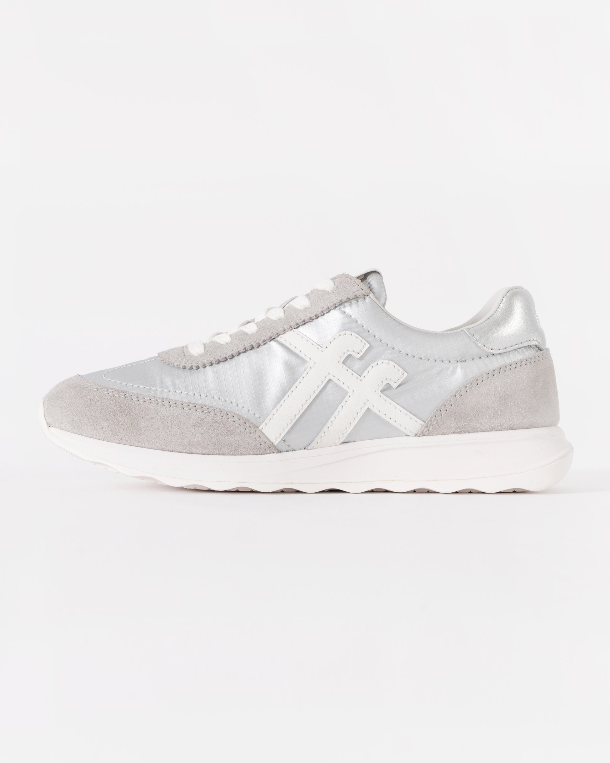 FitFlop Womens Retro-Q FF Metallic-Fabric/Suede Trainers - Silver/Urban White E11 | CHO | Designer Womens Trainers
