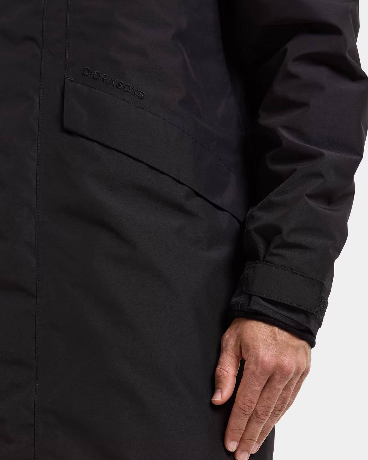Didriksons Unisex Kenny Parka 9 - Black 060 pocket/cuff detail