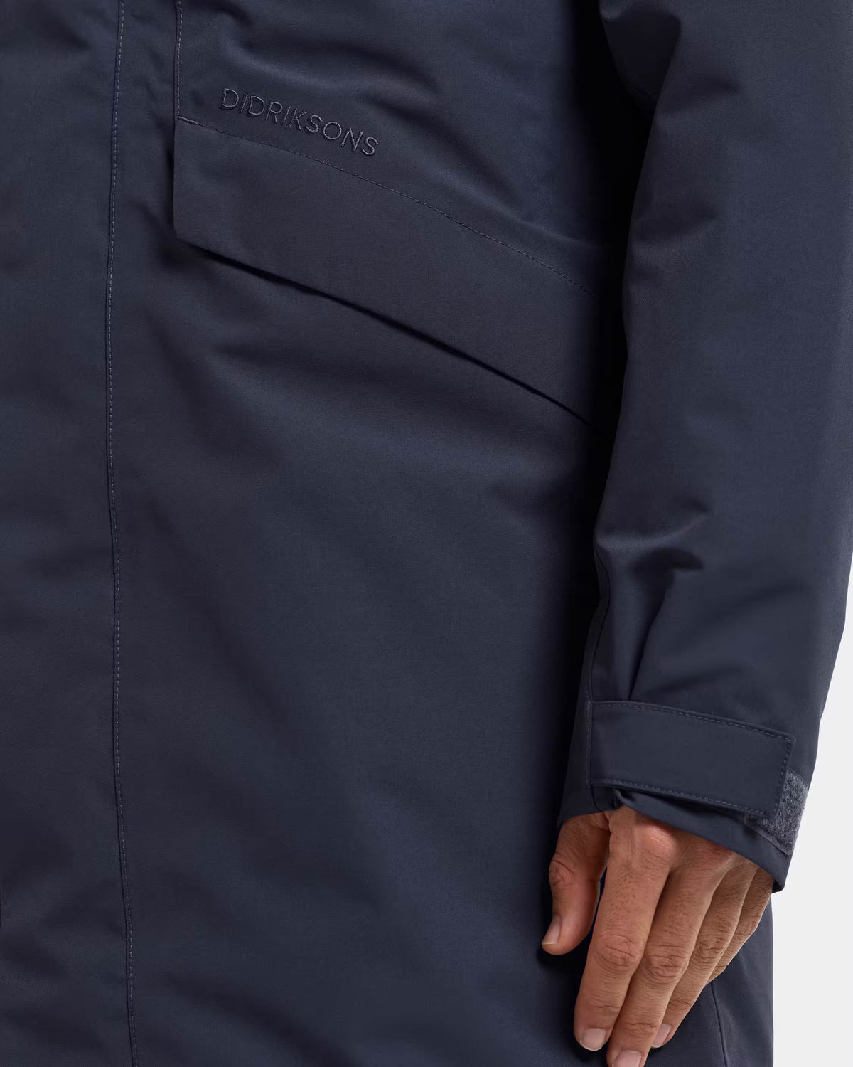 Didriksons Unisex Kenny Parka 9 - Dark Night Blue 999 pocket and cuff detail