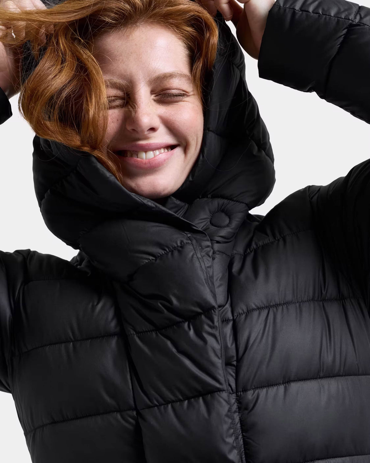Didriksons Womens Stella Long Parka 6 - Black 060 hood detail