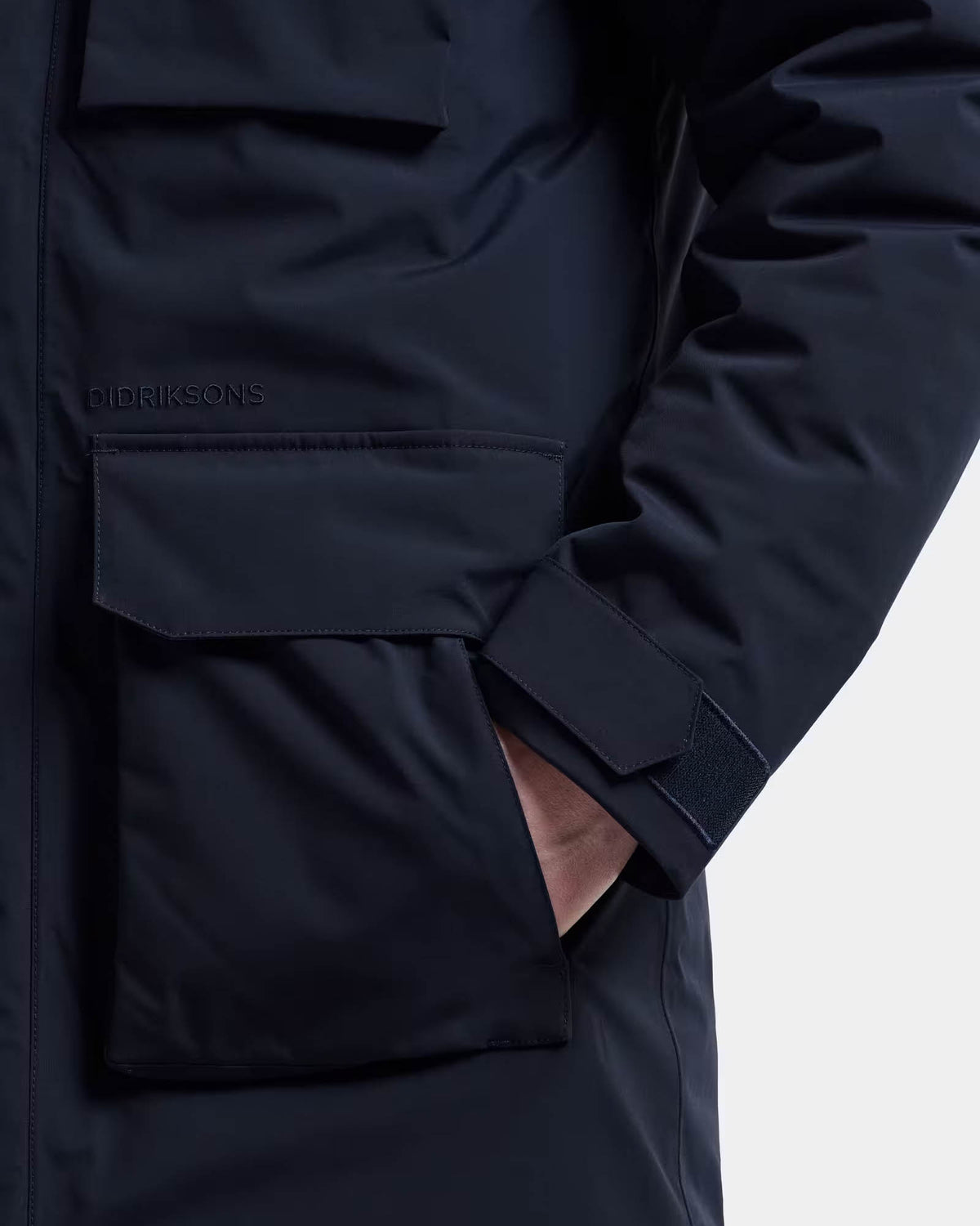 Didriksons Unisex Aiden Parka 2 - Dark Night Blue 999 pocket/cuff detail