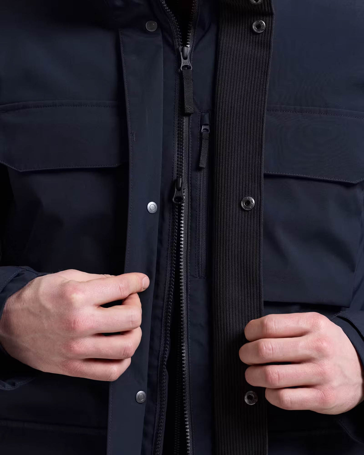 Didriksons Unisex Aiden Parka 2 - Dark Night Blue 999 zip detail