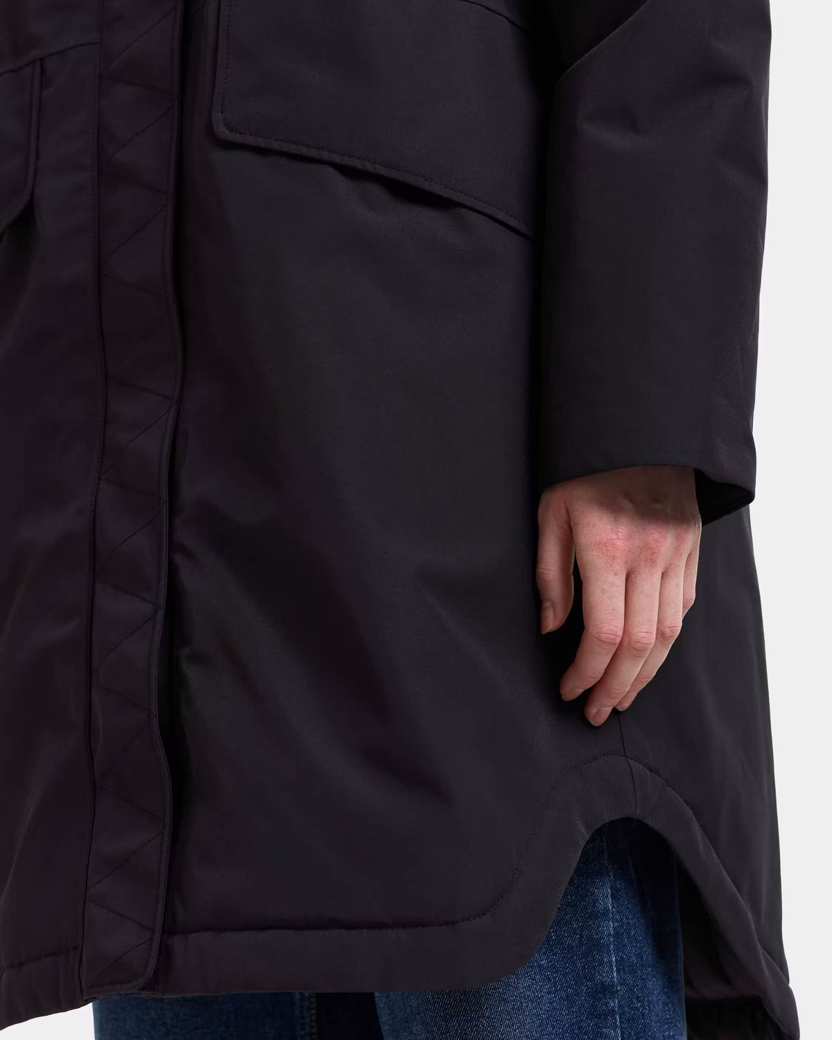 Didriksons Womens Lilian Parka - Black 060 hem detail
