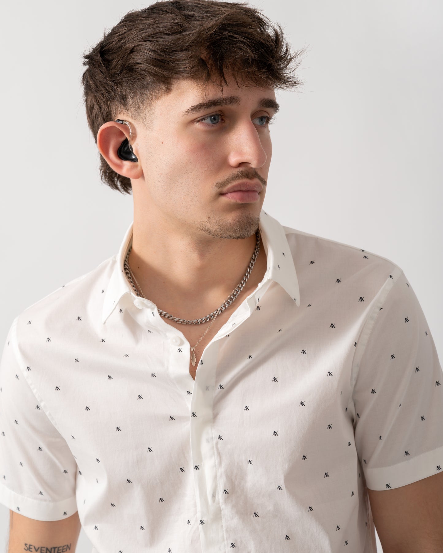 close up shot of a model wearing an Armani Exchange Mens Short Sleeve Shirt with Geometric Pattern in Off White F0198