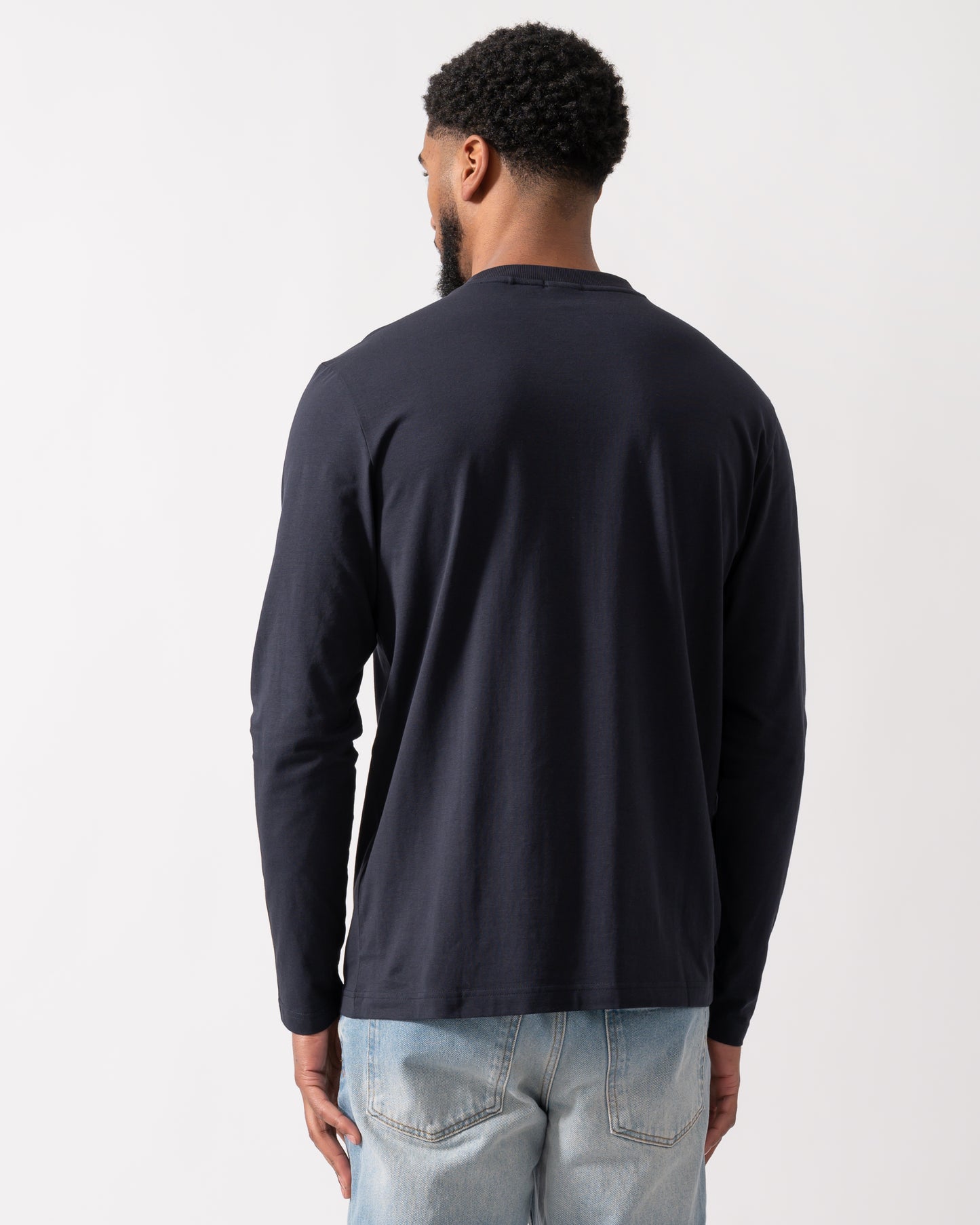 back of a model wearing a BOSS Green Tee Mens Stretch-Cotton T-Shirt with Contrast Logo in Dark Blue