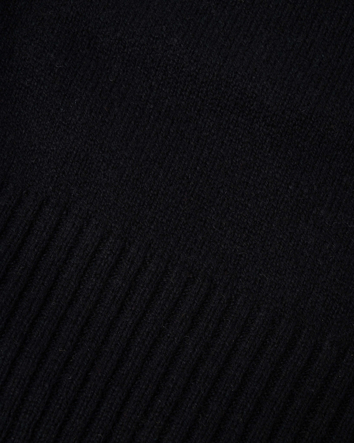Fabric detail of the BOSS Orange Akaio R Mens plain-knit scarf with woven logo badge - Black 001