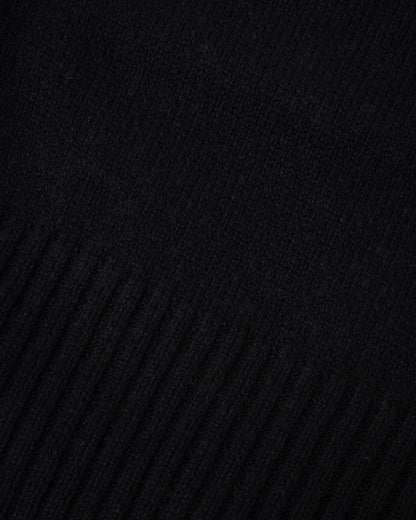 Fabric detail of the BOSS Orange Akaio R Mens plain-knit scarf with woven logo badge - Black 001