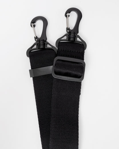 Straps on the BOSS Orange Catch 3.0 Mens Holdall 50567750 - Black 001
