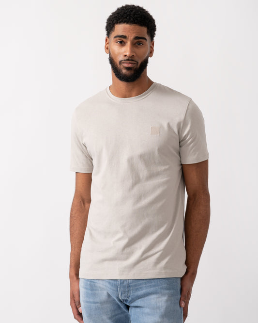 model wearing a BOSS Orange Tales Mens Cotton-Jersey T-shirt With Logo Patch in Open Grey