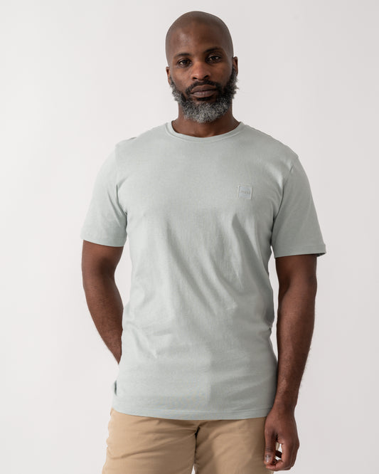 model wearing a BOSS Orange Tales Mens Cotton-Jersey T-shirt With Logo Patch in Silver