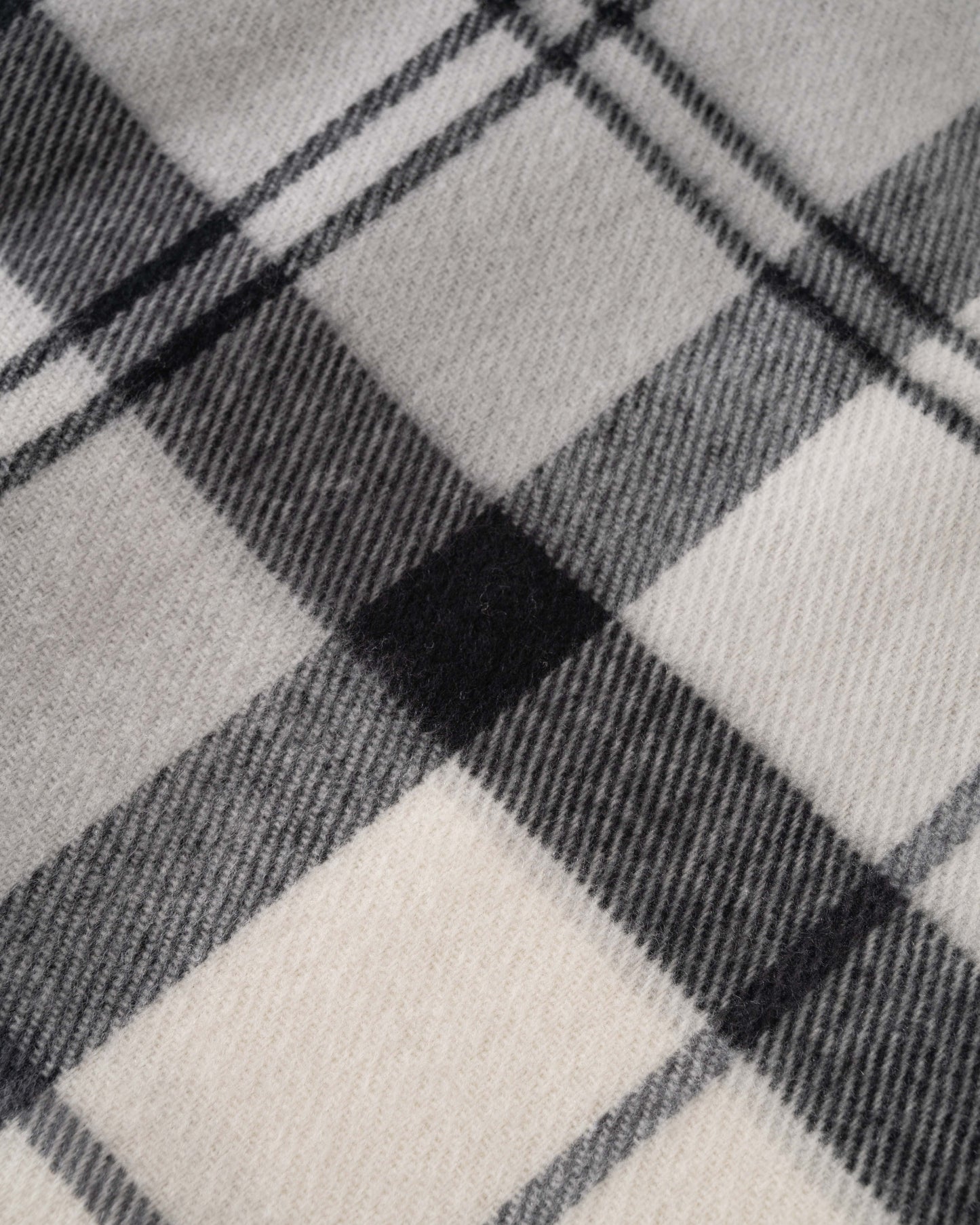 Barbour Dover Beanie & Hailes Scarf Gift Set - Monochrome Tartan