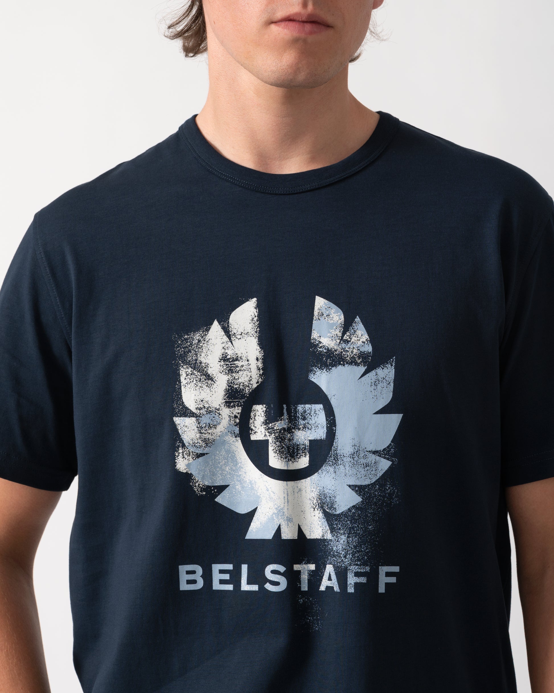close up of a model wearing a Belstaff Mens Blur T-Shirt Cotton in Dark Ink
