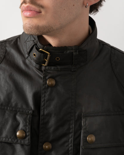 colloa and button detail of a Belstaff Racemaster Mens Waxed Cotton Compact Field Jacket in Faded Olive