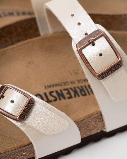 buckle detail of Birkenstock Mayari Birko Flor Womens Sandals in Graceful Pearl White