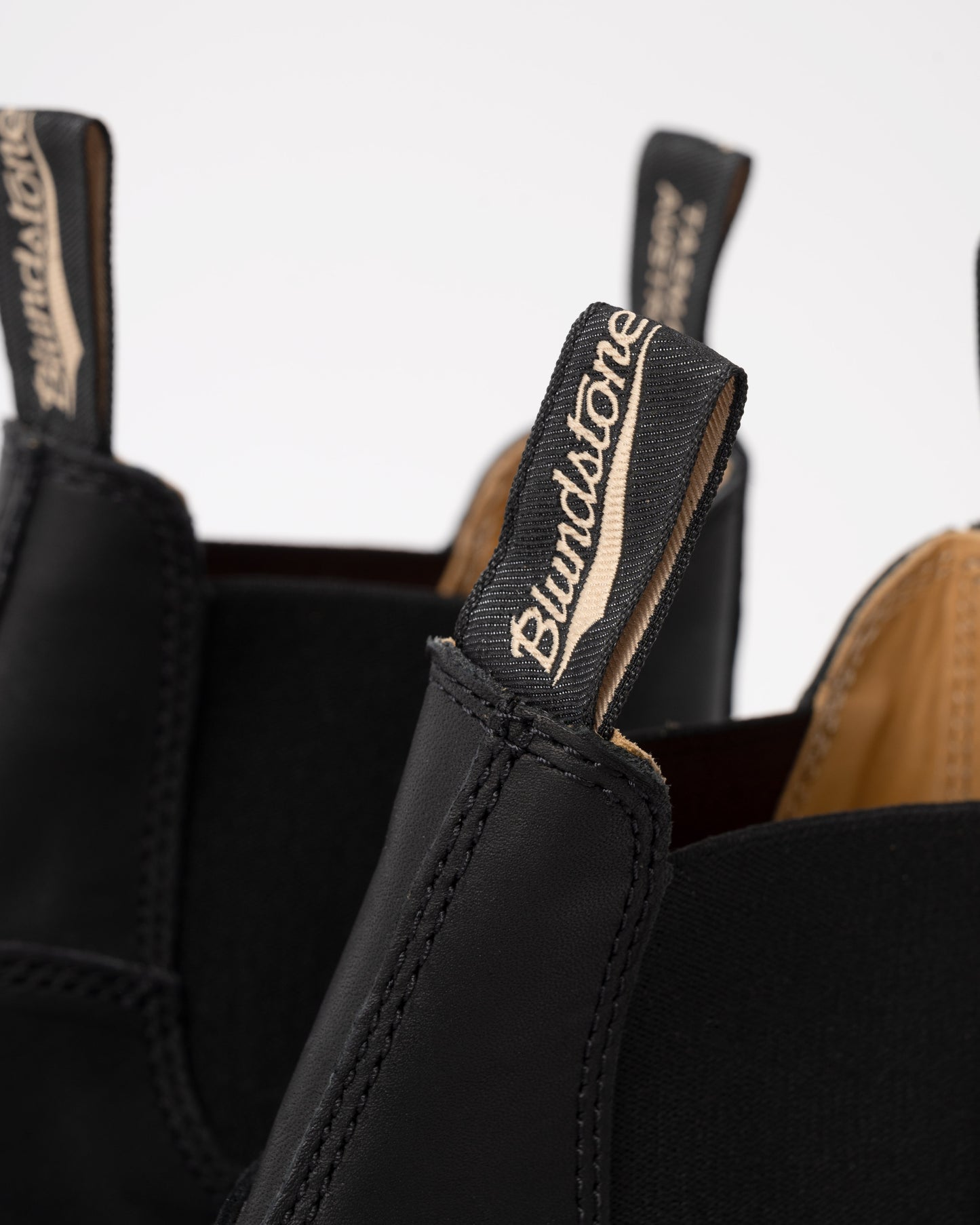 Blundstone 558 Classic Unisex Boot pull tab