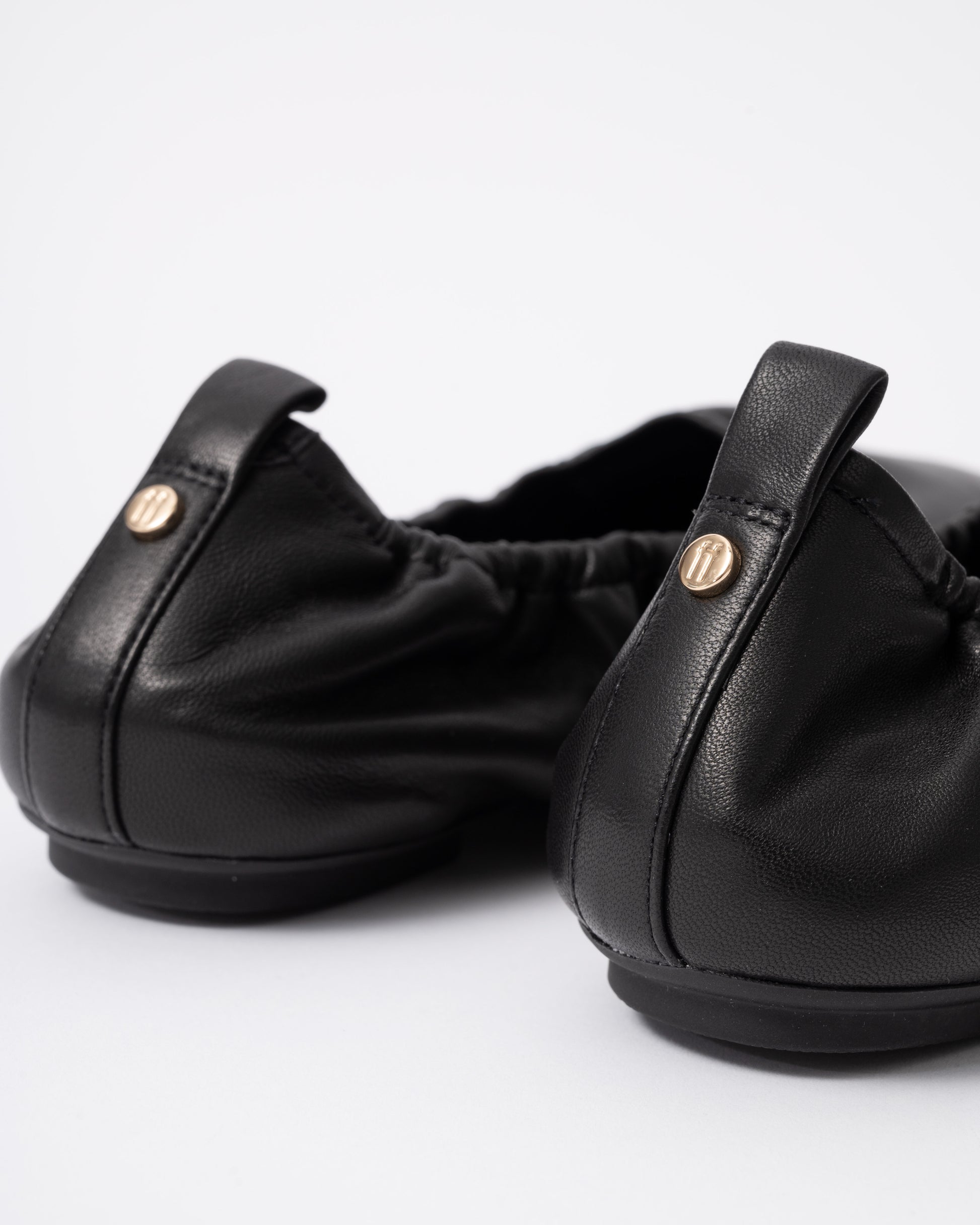 FitFlop Delicato Poise Leather Ballerina Shoes - All Black 090